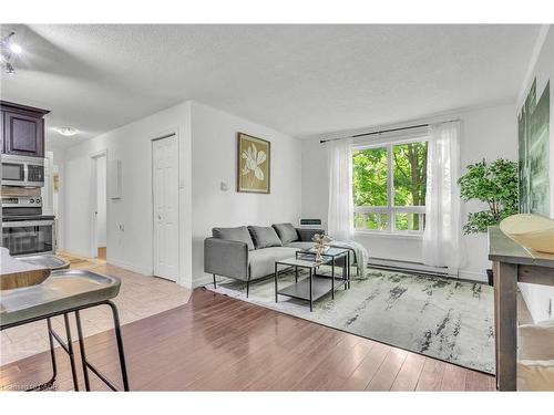7-119 Cedar Street S, Kitchener, ON - Indoor Photo Showing Living Room
