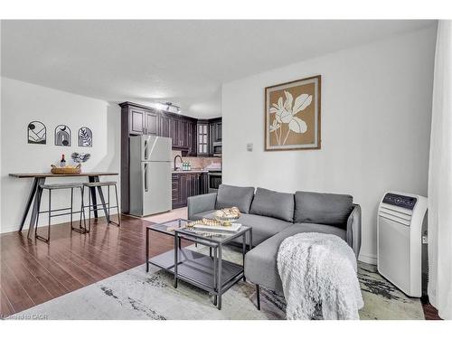 7-119 Cedar Street S, Kitchener, ON - Indoor Photo Showing Living Room
