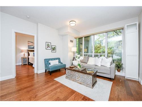 109-2119 Lake Shore Boulevard W, Toronto, ON - Indoor Photo Showing Living Room