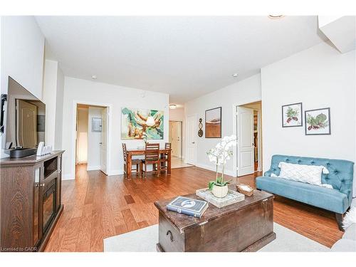 109-2119 Lake Shore Boulevard W, Toronto, ON - Indoor Photo Showing Living Room