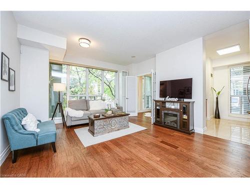 109-2119 Lake Shore Boulevard W, Toronto, ON - Indoor Photo Showing Living Room