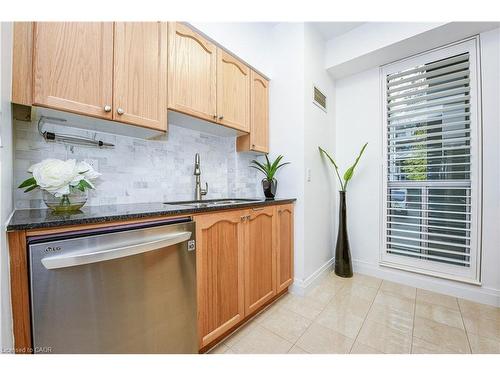 109-2119 Lake Shore Boulevard W, Toronto, ON - Indoor Photo Showing Kitchen