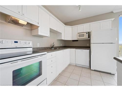 706-255 Keats Way, Waterloo, ON - Indoor Photo Showing Kitchen
