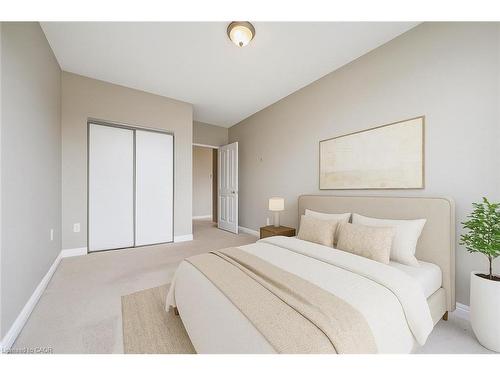 706-255 Keats Way, Waterloo, ON - Indoor Photo Showing Bedroom