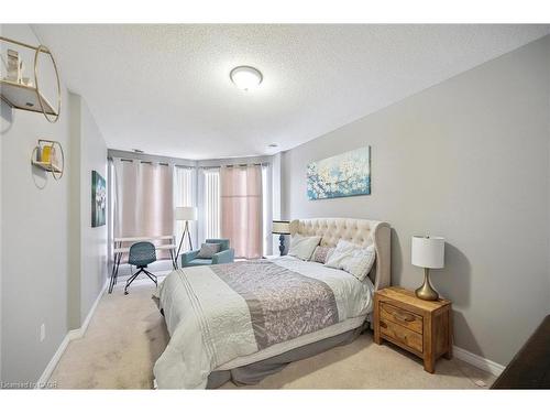 706-255 Keats Way, Waterloo, ON - Indoor Photo Showing Bedroom