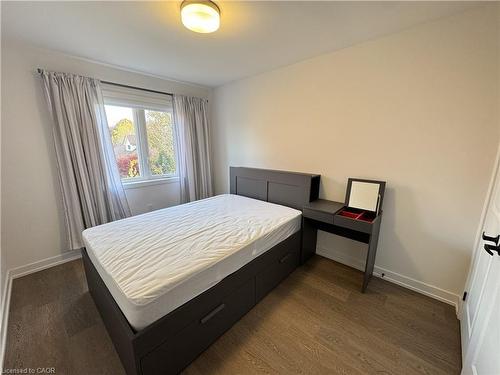 22-350 River Road, Cambridge, ON - Indoor Photo Showing Bedroom