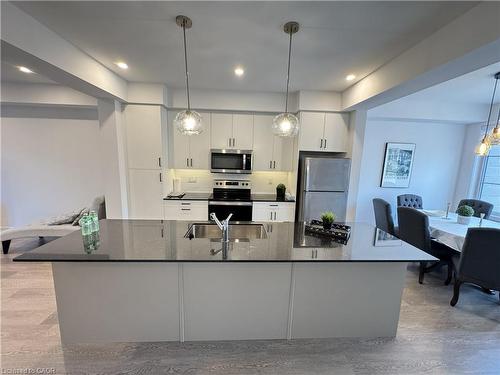 22-350 River Road, Cambridge, ON - Indoor Photo Showing Other Room