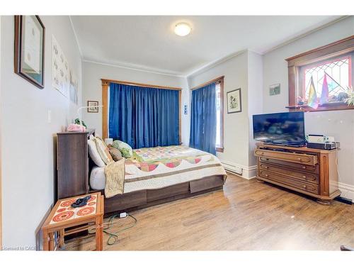 94 Scott Street, Kitchener, ON - Indoor Photo Showing Bedroom