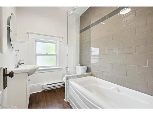 94 Scott Street, Kitchener, ON - Indoor Photo Showing Bathroom