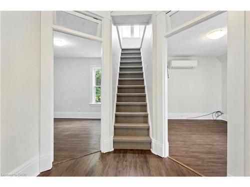 94 Scott Street, Kitchener, ON - Indoor Photo Showing Other Room