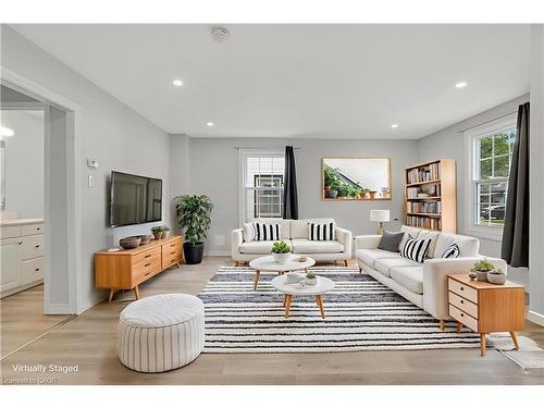 50 Sixth Avenue, Brantford, ON - Indoor Photo Showing Living Room
