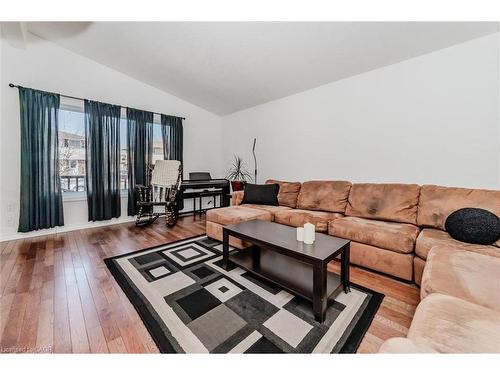 46 Roberts Crescent, Kitchener, ON - Indoor Photo Showing Living Room