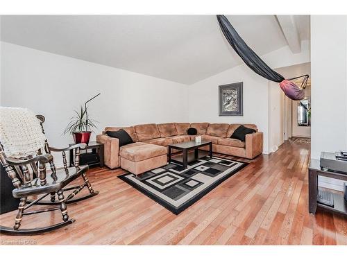 46 Roberts Crescent, Kitchener, ON - Indoor Photo Showing Living Room