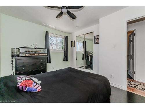 46 Roberts Crescent, Kitchener, ON - Indoor Photo Showing Bedroom