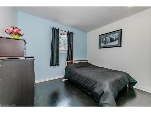 46 Roberts Crescent, Kitchener, ON - Indoor Photo Showing Bedroom