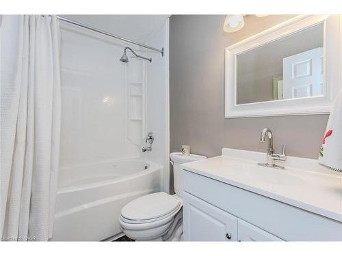 46 Roberts Crescent, Kitchener, ON - Indoor Photo Showing Bathroom