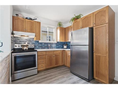 25 Augusta Avenue, St. Catharines, ON - Indoor Photo Showing Kitchen