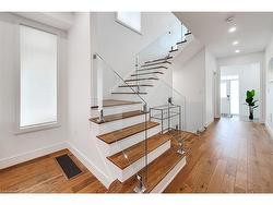 87 Mcknight Avenue  Hamilton, ON L8B 0T8