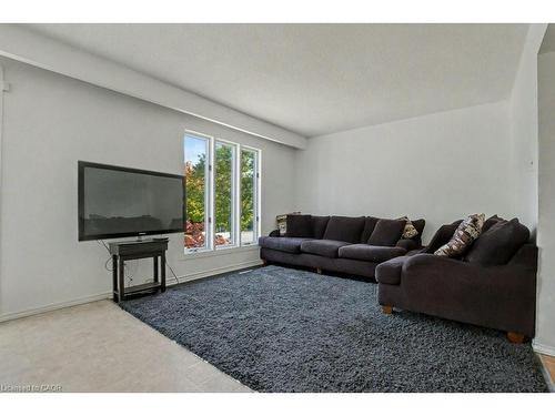125 Ingleside Drive, Kitchener, ON - Indoor Photo Showing Living Room