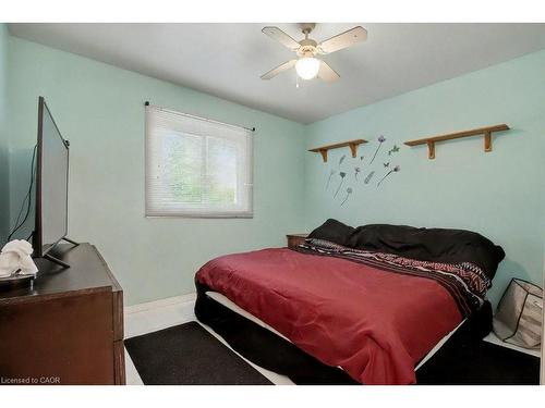 125 Ingleside Drive, Kitchener, ON - Indoor Photo Showing Bedroom