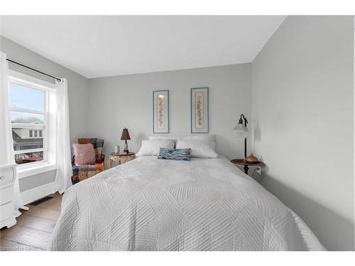163 Leinster Avenue N, Hamilton, ON - Indoor Photo Showing Bedroom
