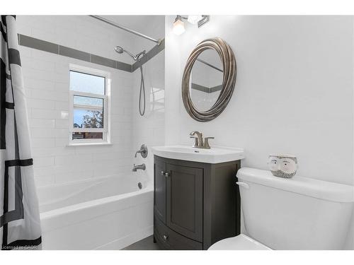 163 Leinster Avenue N, Hamilton, ON - Indoor Photo Showing Bathroom