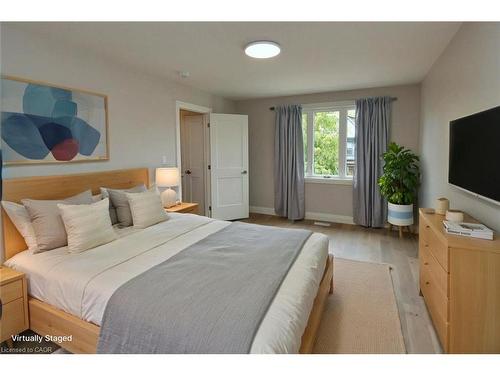 279 Hess Street S, Hamilton, ON - Indoor Photo Showing Bedroom