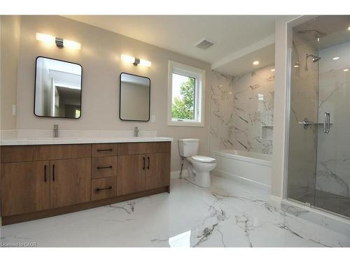 279 Hess Street S, Hamilton, ON - Indoor Photo Showing Bathroom