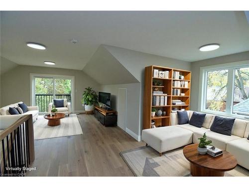 279 Hess Street S, Hamilton, ON - Indoor Photo Showing Living Room