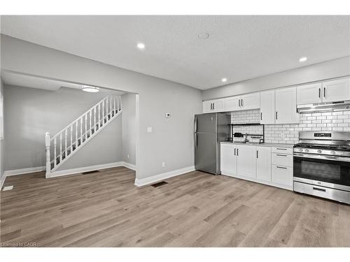 15 Mccormick Street, Welland, ON - Indoor Photo Showing Kitchen