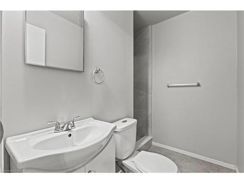 15 Mccormick Street, Welland, ON - Indoor Photo Showing Bathroom