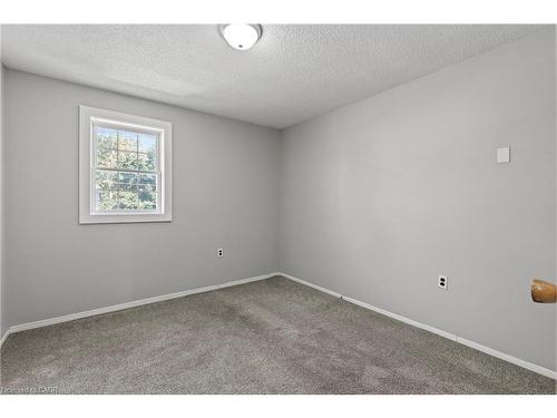 15 Mccormick Street, Welland, ON - Indoor Photo Showing Other Room