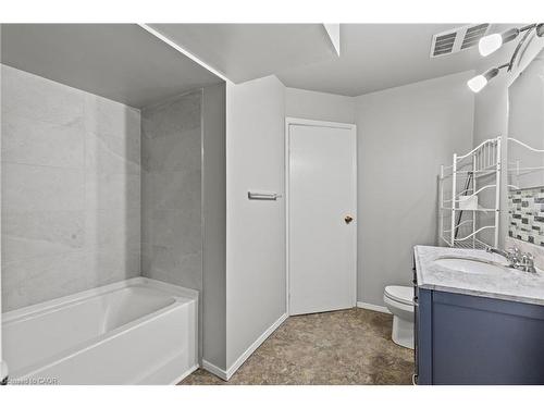 15 Mccormick Street, Welland, ON - Indoor Photo Showing Bathroom