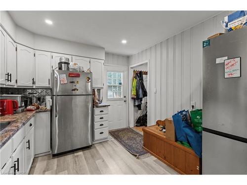 15 Mccormick Street, Welland, ON - Indoor Photo Showing Kitchen