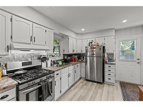 15 Mccormick Street, Welland, ON - Indoor Photo Showing Kitchen