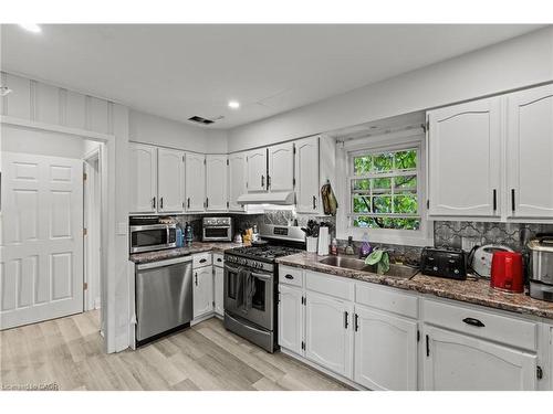 15 Mccormick Street, Welland, ON - Indoor Photo Showing Kitchen