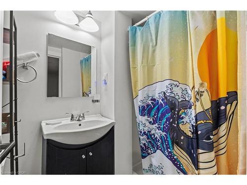 15 Mccormick Street, Welland, ON - Indoor Photo Showing Bathroom