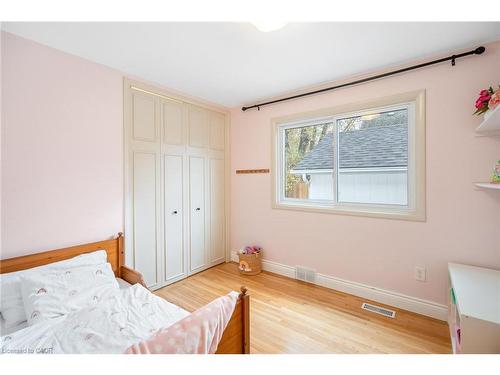 12 Duncan Drive, St. Catharines, ON - Indoor Photo Showing Bedroom