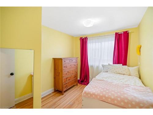 12 Duncan Drive, St. Catharines, ON - Indoor Photo Showing Bedroom