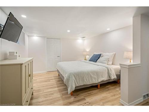 12 Duncan Drive, St. Catharines, ON - Indoor Photo Showing Bedroom
