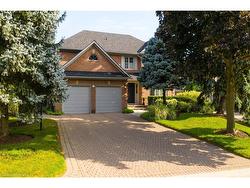 19 Honeysuckle Crescent  Ancaster, ON L9K 1A9