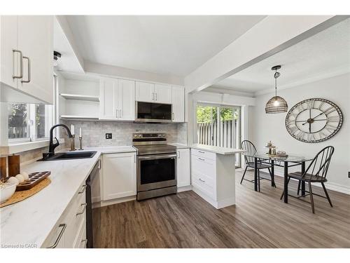 647 Balsam Crescent, Oshawa, ON - Indoor Photo Showing Kitchen