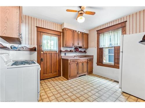 43 Mcnaughton Street, Cambridge, ON - Indoor Photo Showing Laundry Room
