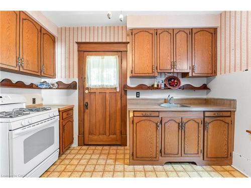 43 Mcnaughton Street, Cambridge, ON - Indoor Photo Showing Kitchen
