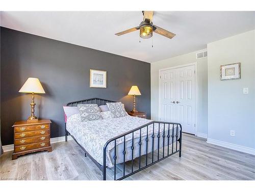 112 Arthur Street, St. Catharines, ON - Indoor Photo Showing Bedroom