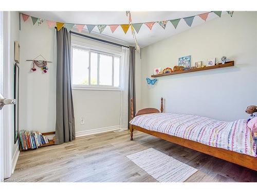 112 Arthur Street, St. Catharines, ON - Indoor Photo Showing Bedroom