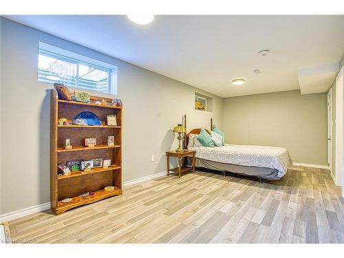 112 Arthur Street, St. Catharines, ON - Indoor Photo Showing Bedroom