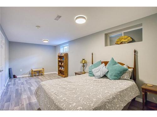 112 Arthur Street, St. Catharines, ON - Indoor Photo Showing Bedroom