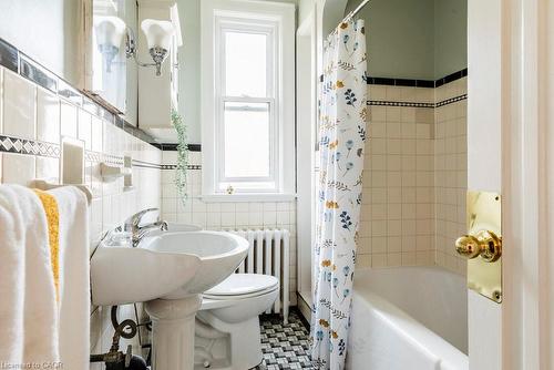 37 Lower Horning Road, Hamilton, ON - Indoor Photo Showing Bathroom