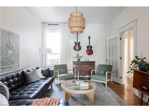 189 West Avenue N, Hamilton, ON - Indoor Photo Showing Living Room